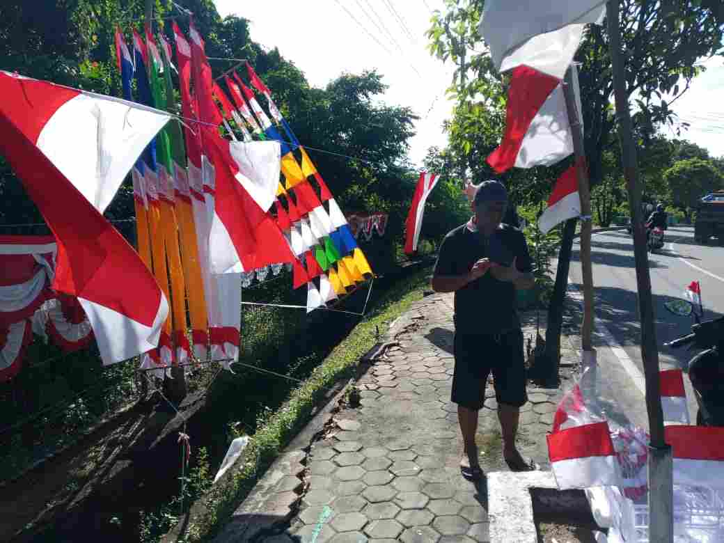 Ketar-Ketir karena Jolly Roger One Piece, Penjual Bendera Merah Putih di Bontang: Jualan Agak Sepi