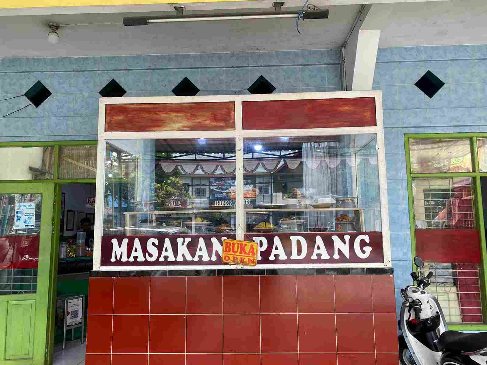 Harga Santan Terus Melambung Tinggi, Pedagang Makanan Semakin Meringkih