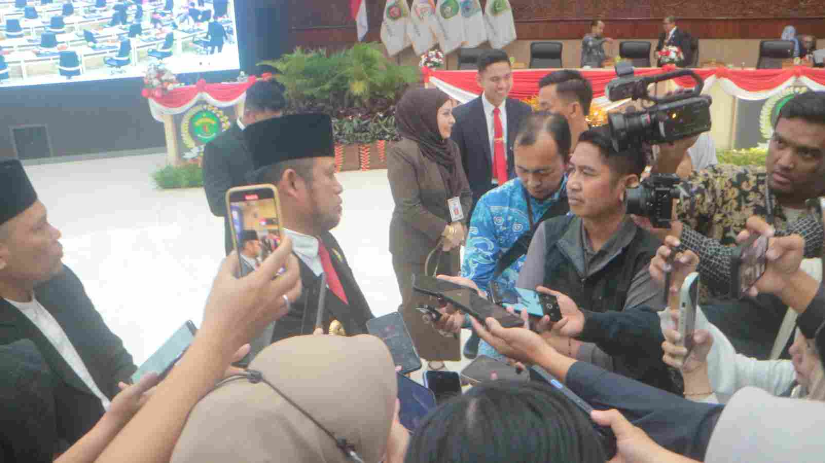 Di Balik Hadirnya Gubernur Kaltim dan Absennya Sekwan di Rapat Paripurna
