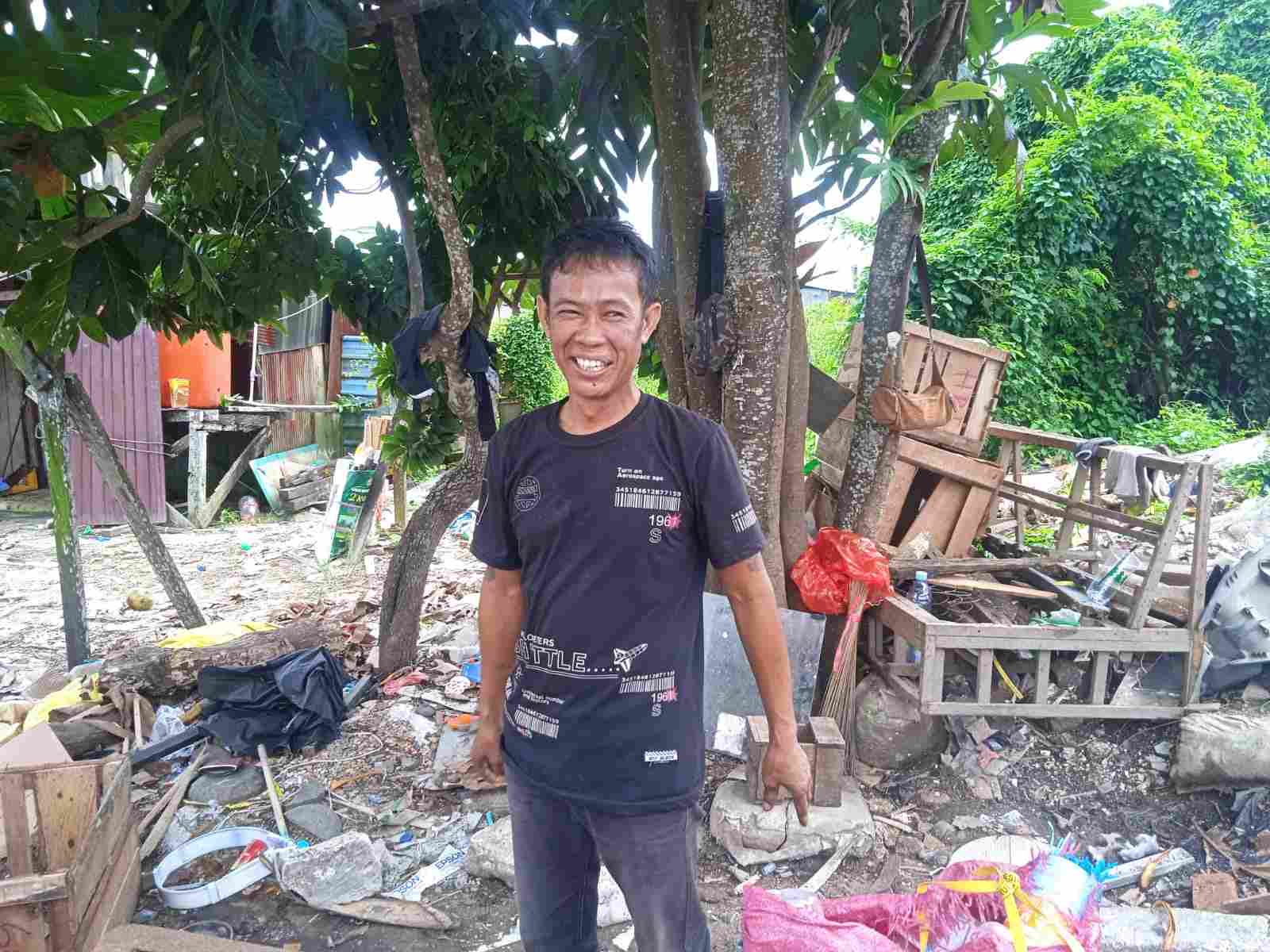 Di Bontang, Pemulung Punya Shift Kerja