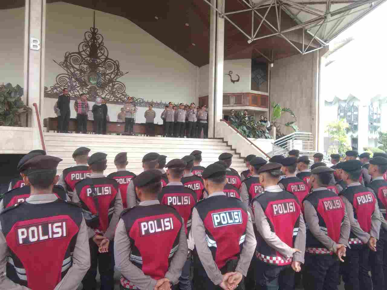 BREAKING NEWS: Sekira 30 Bom Molotov Ditemukan Jelang Demonstrasi di DPRD Kaltim, Kapolda: Kita Sudah Amankan