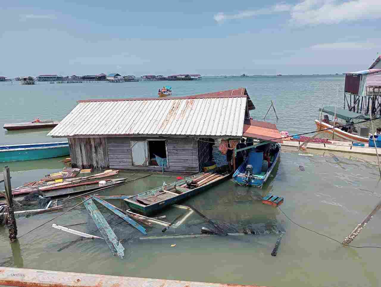 Ini Sebab Dua Rumah di Bontang Kuala Roboh Kemarin