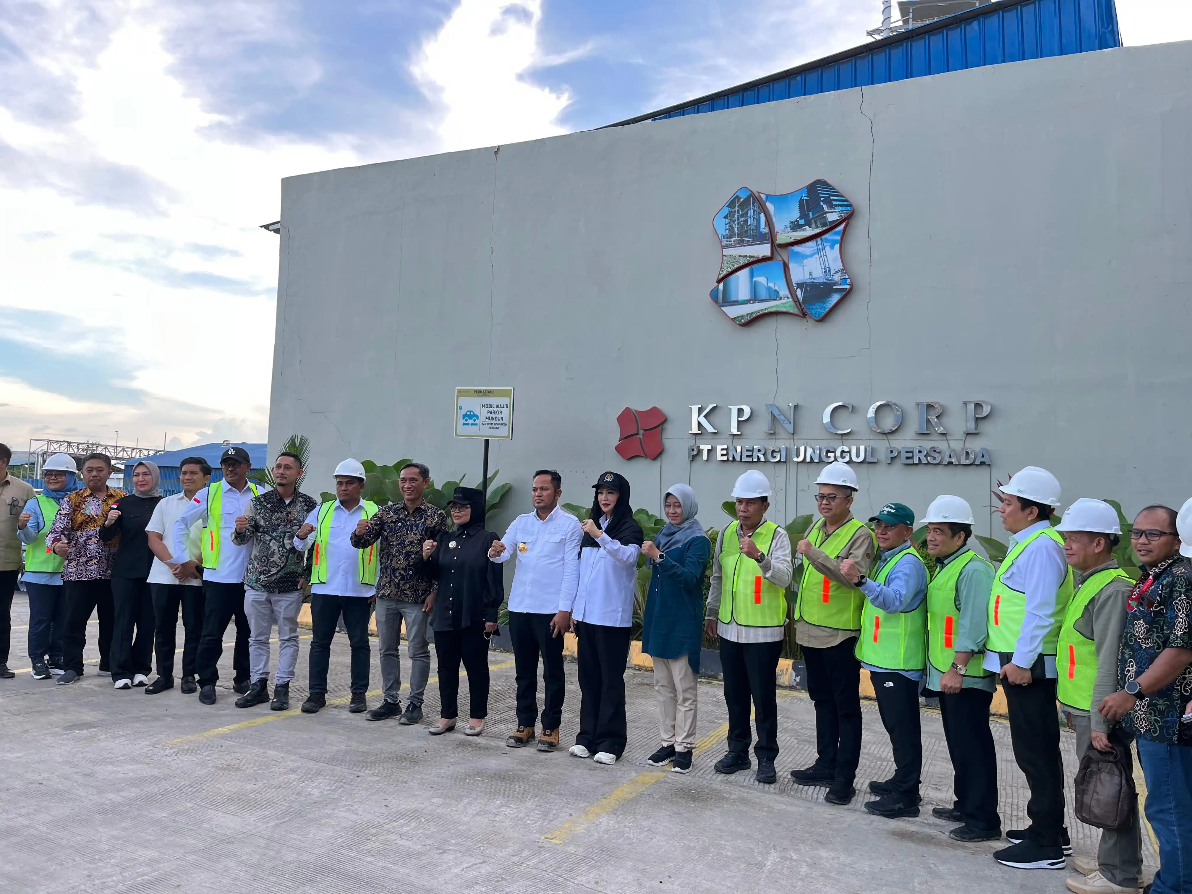 Gubernur Kaltim Tinjau Pabrik PT Energi Unggul Persada, Dorong Transisi Energi Hijau