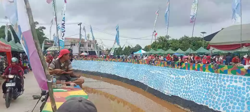 Seru!! Warga Mancing 300 Kilogram Lele di Sungai Jembatan Baru Pesta Rakyat Gunung Elai