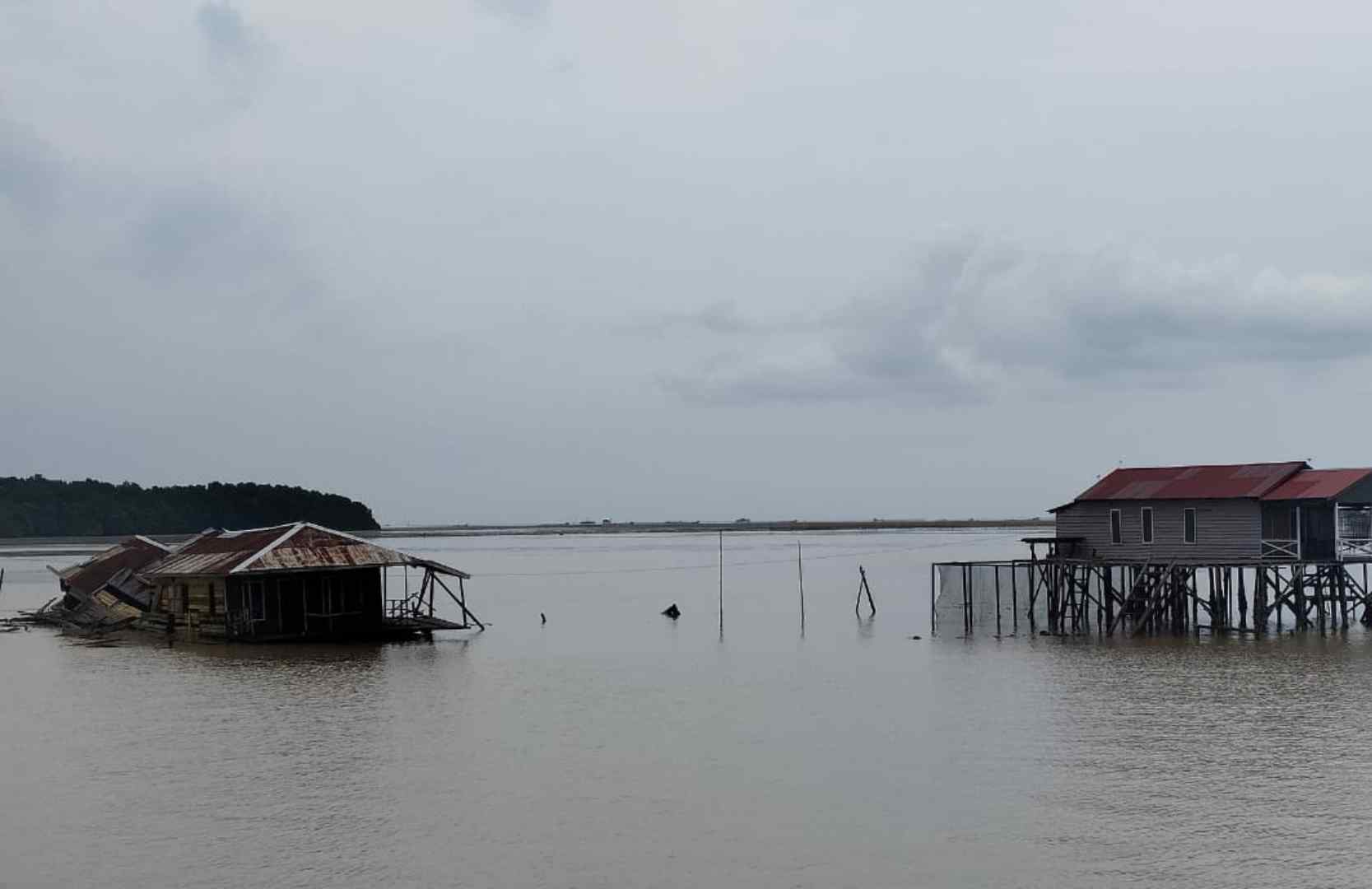 September, Tiga Rumah Warga di Bontang Kuala Roboh