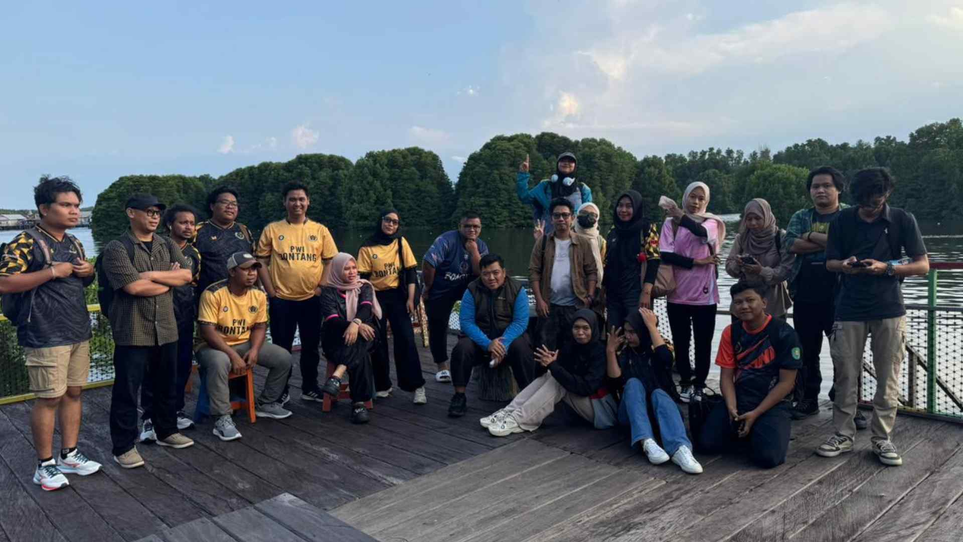 Menaklukkan Mangrove Telok Bangko di Bontang lewat Tulisan