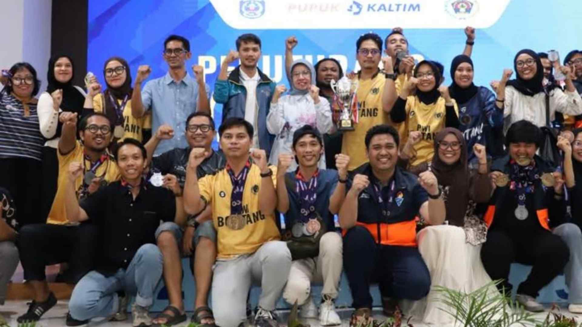 Sabet 10 Medali Emas, Wartawan Bontang Juara Umum Porwarda Kaltim