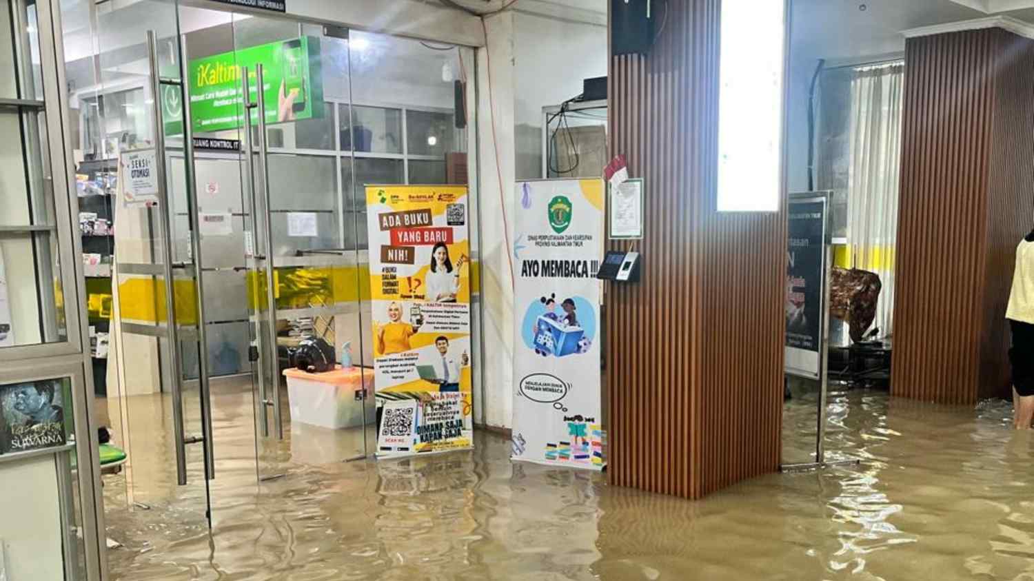 Perpustakaan Daerah Kaltim Diterjang Banjir, Layanan Dialihkan Sementara ke Kanal Digital