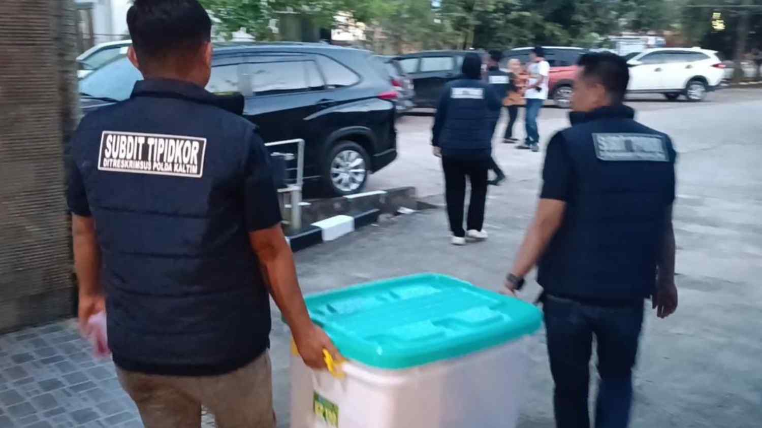 Dugaan Korupsi RPU Rp24,9 Miliar, Dinas Ketahanan Pangan Kutim Digeledah 8 Jam