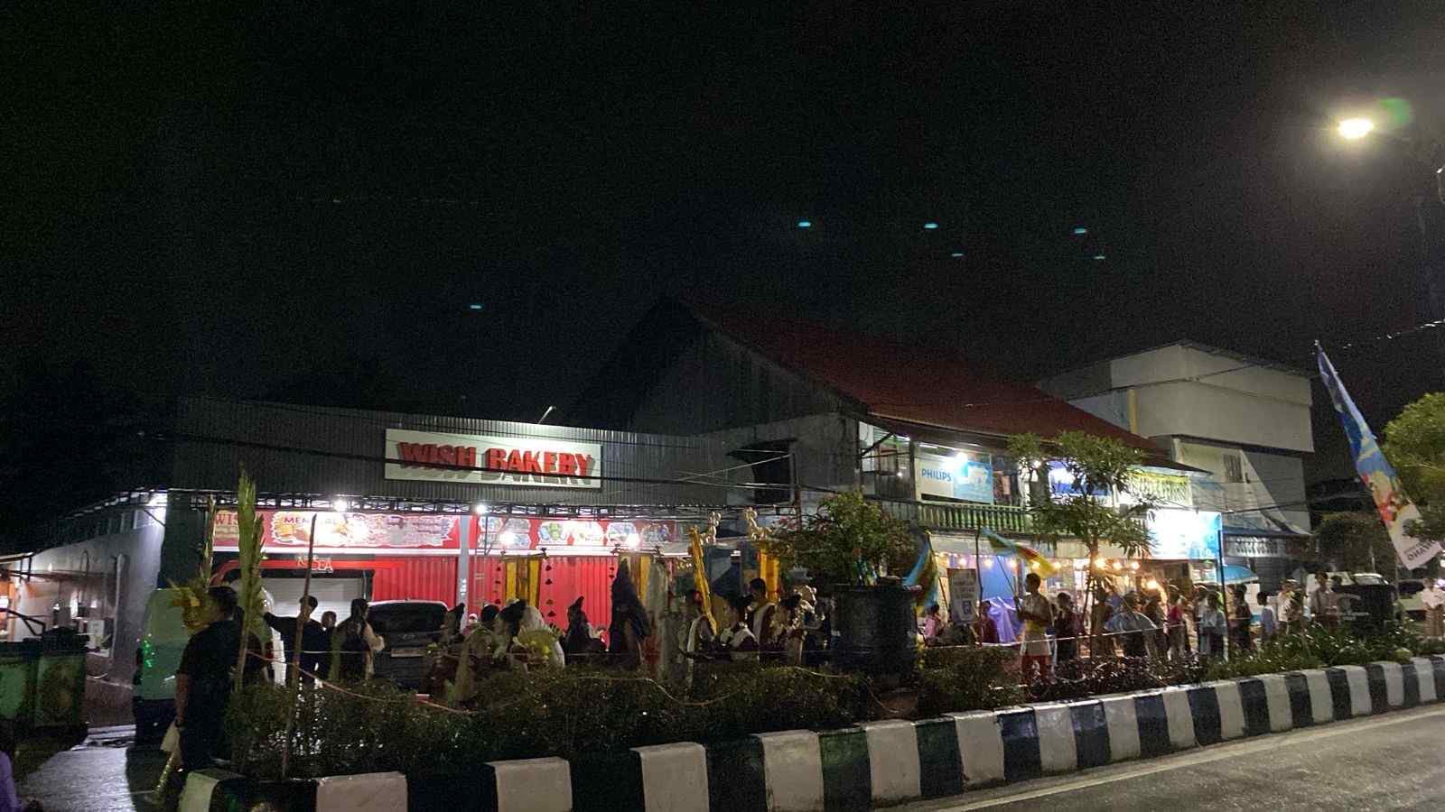 Bontang City Carnival Berlangsung hingga Dini Hari, Peserta Menunggu Giliran di Tengah Hujan Deras