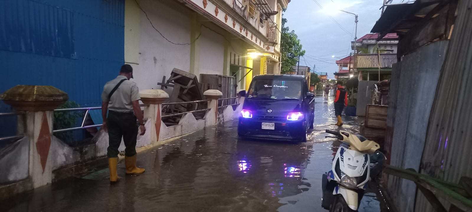 BREAKING NEWS: Banjir Rob Terjang  Bontang, Air Naik di Sejumlah Titik