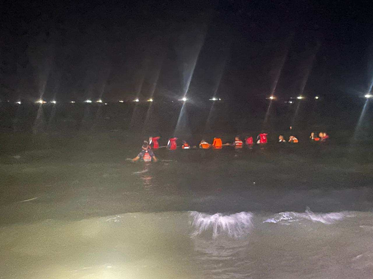 Tiga Remaja Diseret Ombak Pantai Kemala Balikpapan, Satu di Antaranya Hilang