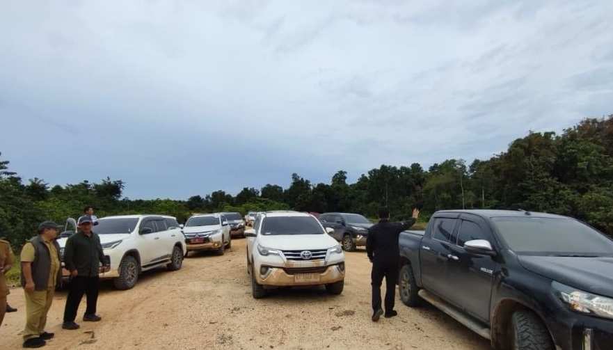 Bukan Sungai, Satu Mobil Rombongan Gubernur Kaltim Jatuh ke Parit Jalan Logging