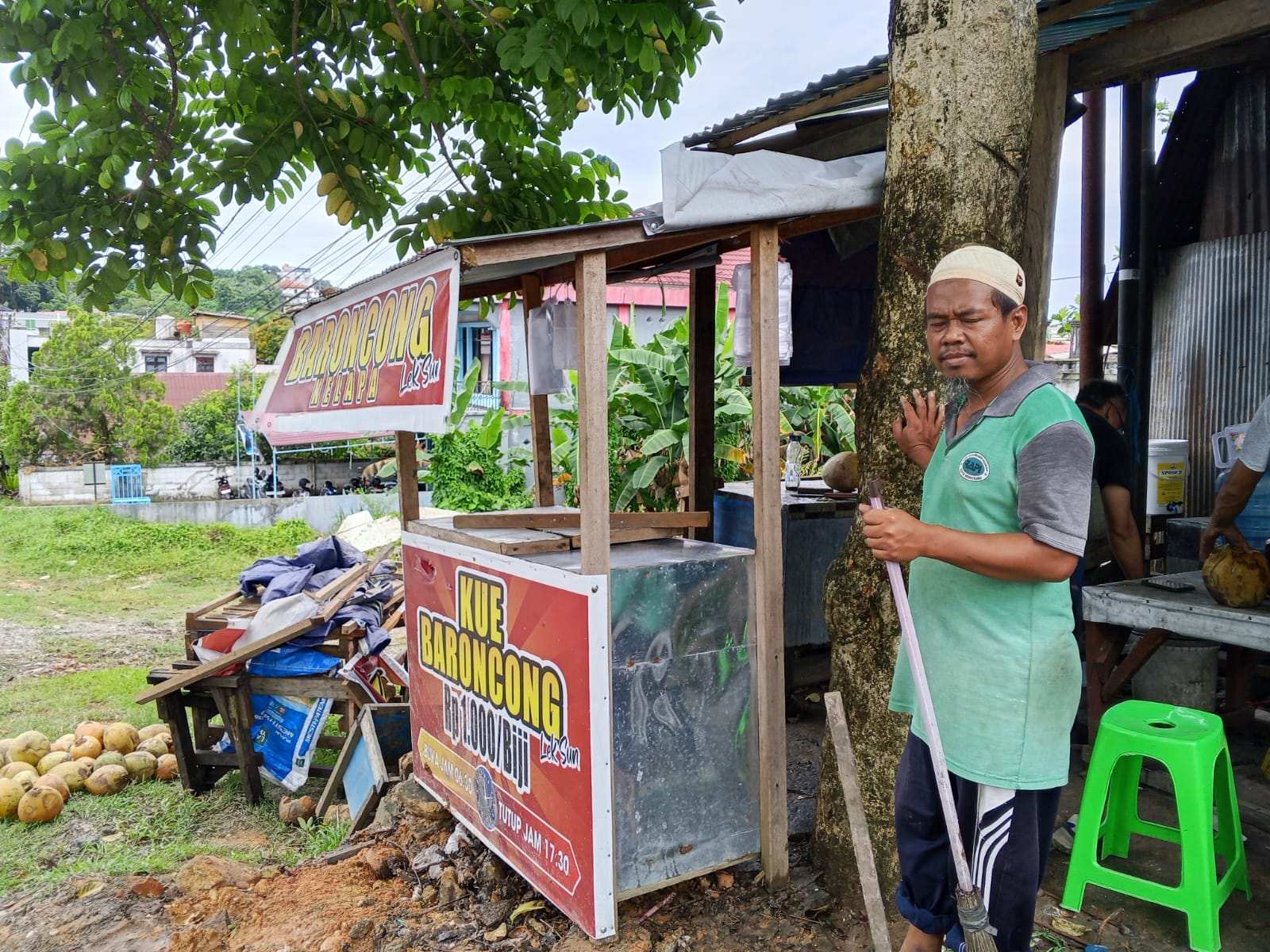 Diseruduk Honda BR-V, Penabrak dan Pemilik Lapak Kue Buroncong di Jalan S Parman Bontang Pilih Berdamai