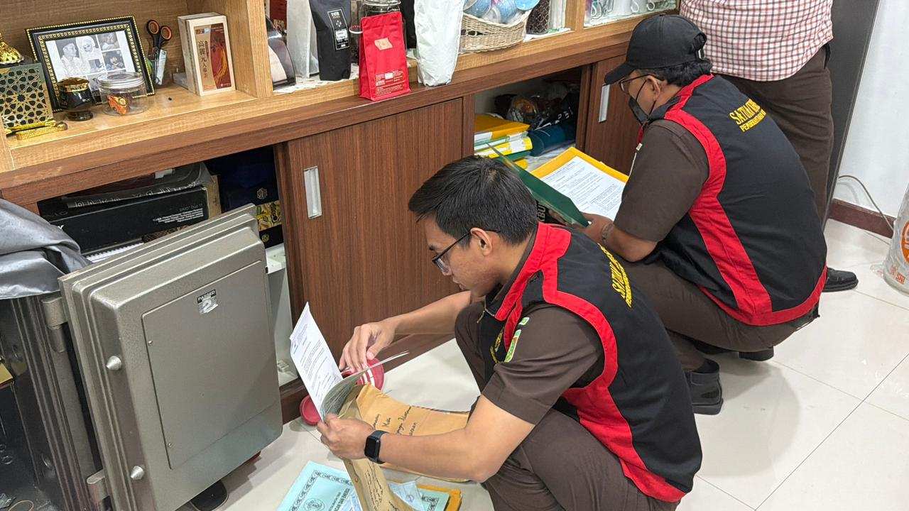 BREAKING NEWS: Dugaan Korupsi Penambangan CV AJI, Kejati Kaltim Geledah Kantor Dinas ESDM