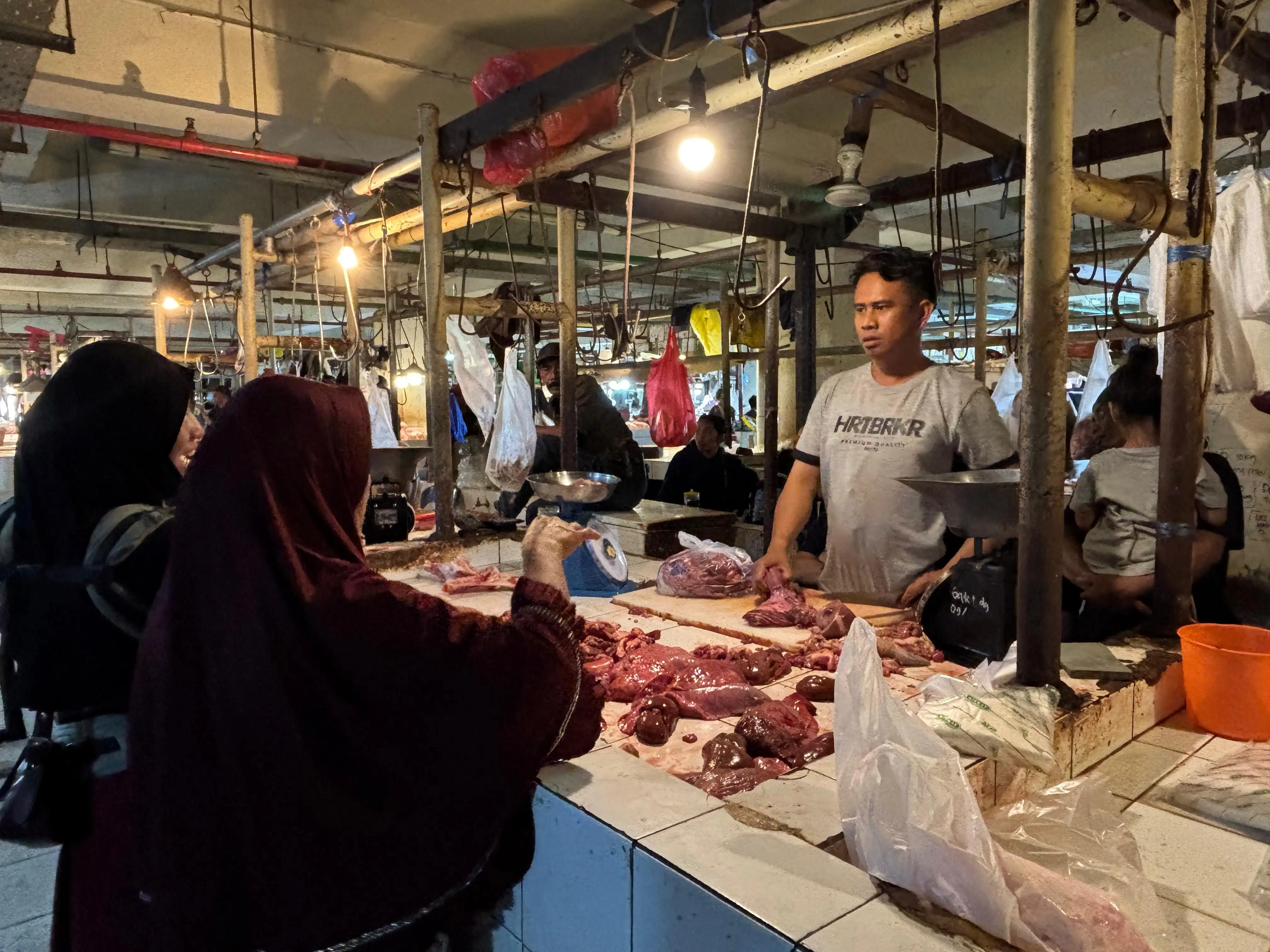 H-1 Lebaran, Pedagang Daging di Pasar Rawa Indah Bontang Habiskan 800 Kg Sapi, Harga Tembus Rp170 Ribu