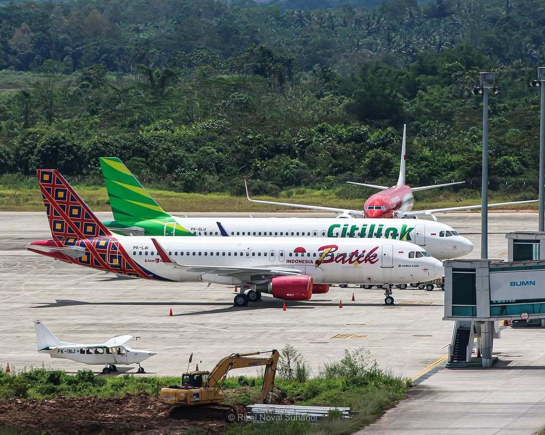 Tiket Pesawat Ekonomi via Bandara APT Pranoto Naik Signifikan, Simak Harganya