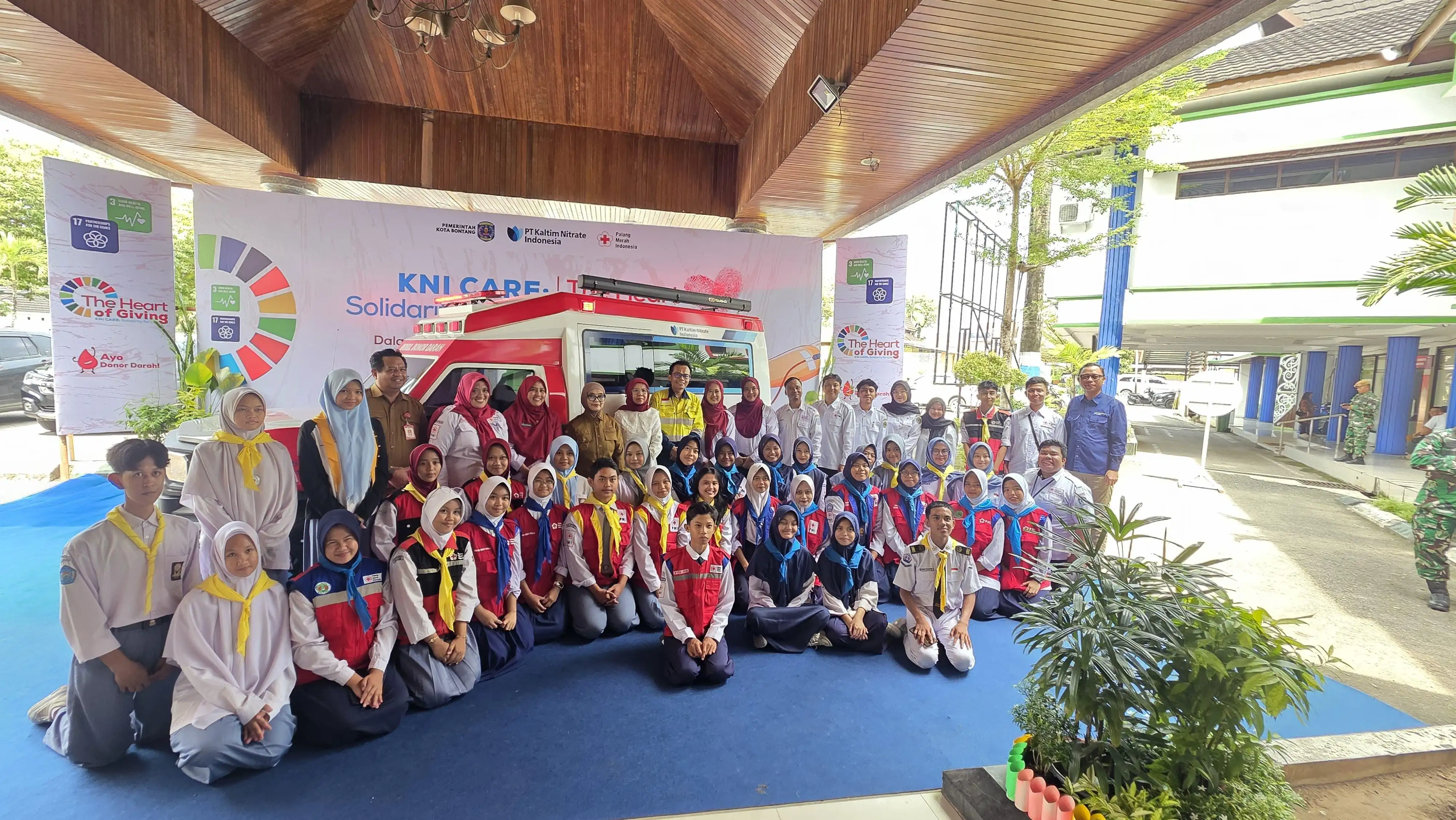 PT KNI Gelar Donor Darah dan Serahkan Mobil Unit untuk PMI di Hari Kesehatan Dunia