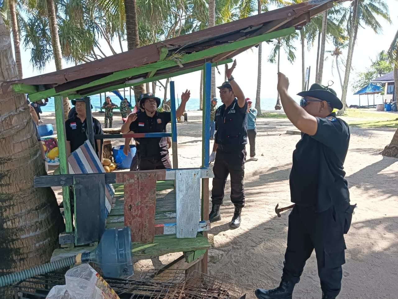 Masih Dilanggar, Dispopar Bontang Tertibkan Pondok dan Gazebo di Pulau Beras Basah