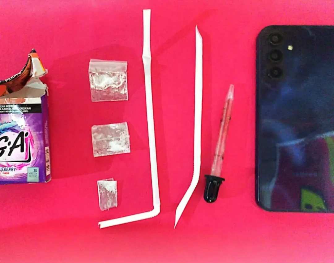 Tiga Bungkus Sabu Disimpan Warga Loa Ipuh Kukar di Sela Dinding Kamar