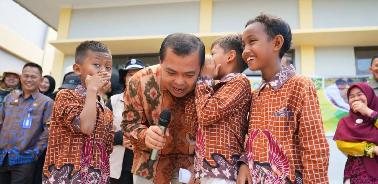 Smartani Goes To School Diluncurkan, Wakil Wali Kota Bontang Ajak Siswa Bermain Gim Interaktif