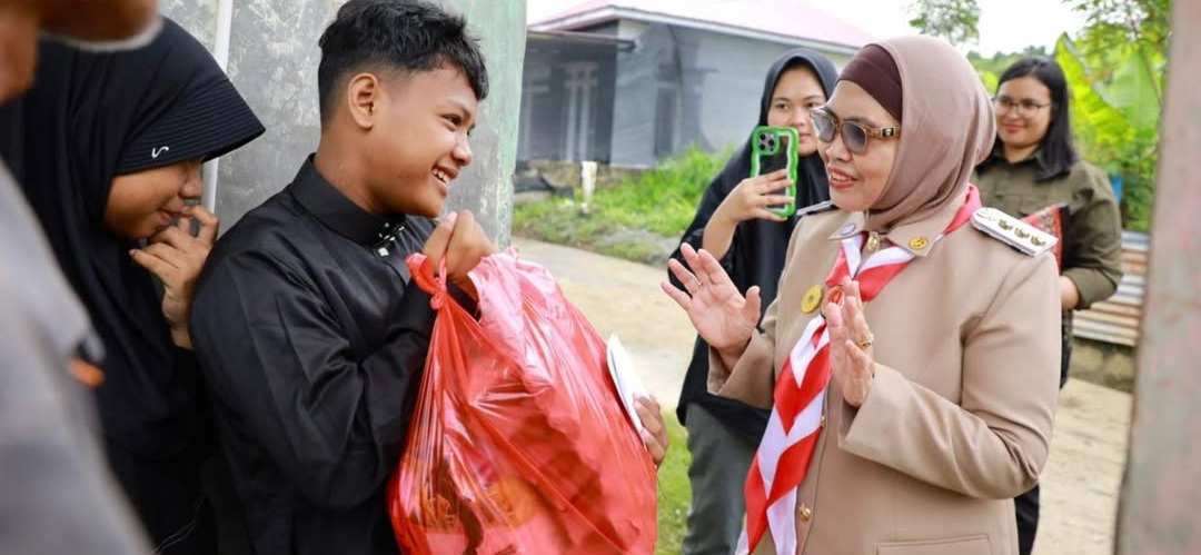Lima Anak Gunung Telihan Bontang Dapat Dana dan Sembako lewat "Tengok Tetangga"