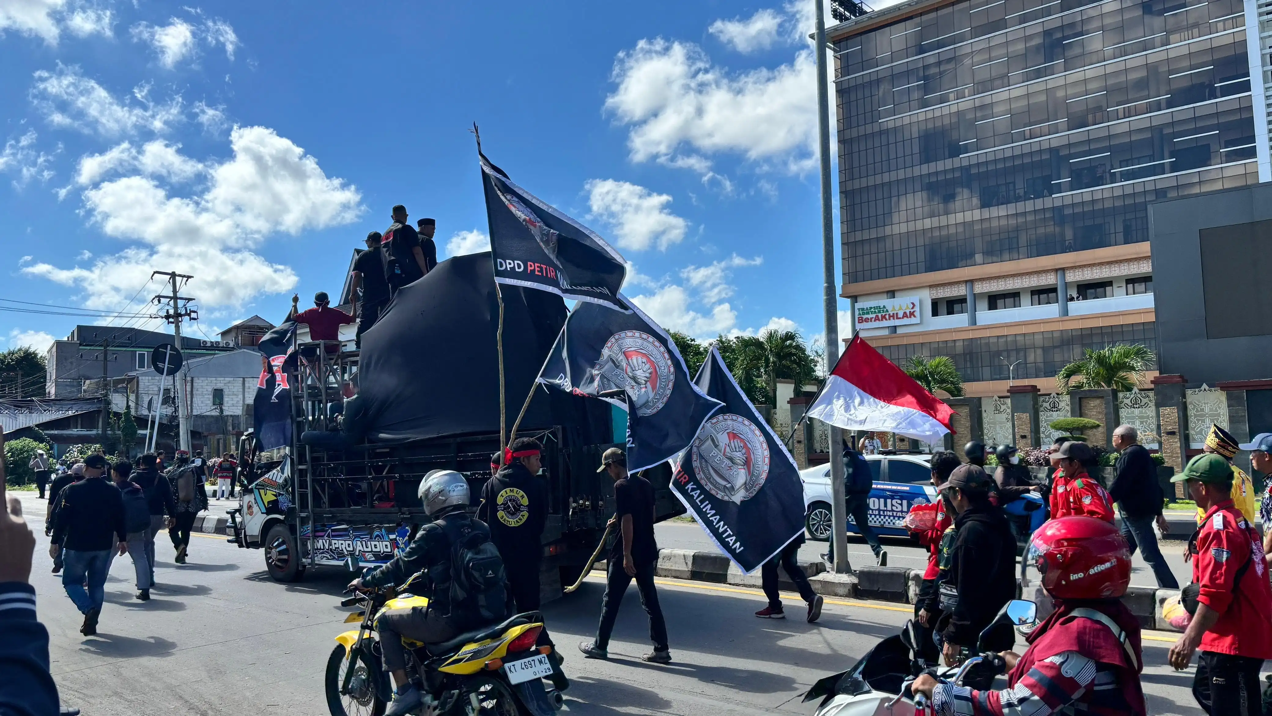 Kepung Kejati Kaltim, Aliansi Demo 215 Desak Usut Dugaan Nepotisme di Pemprov Kaltim