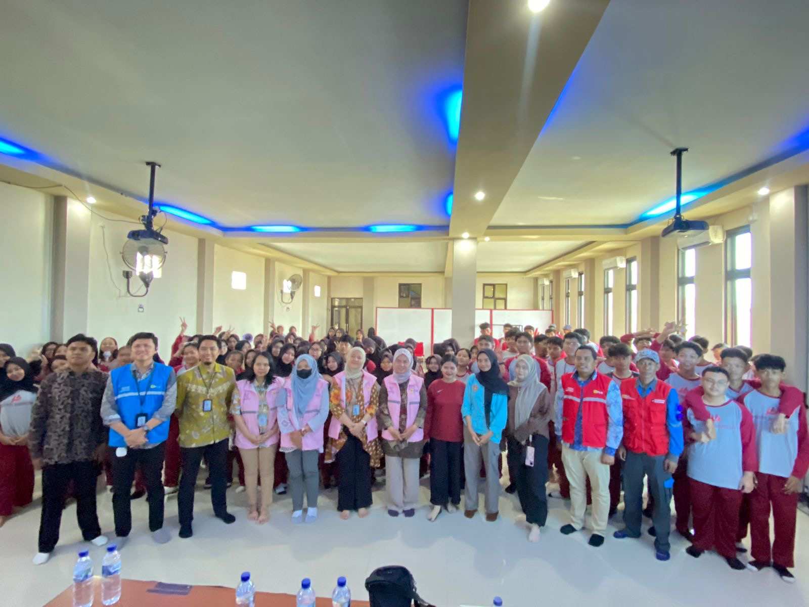 PLN UP3 Bontang Sosialisasikan Bahaya Listrik kepada Pelajar SMK Putra Bangsa