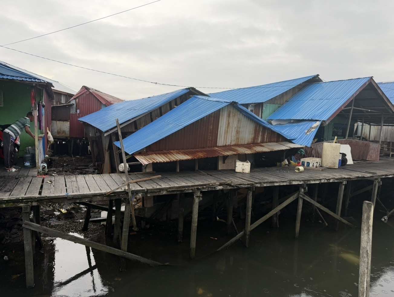 Tak Kuat Menahan Beban Setelah Direhab Beberapa Tahun, Rumah Warga di RT 36 Gang Tipalayo Bontang Ambruk