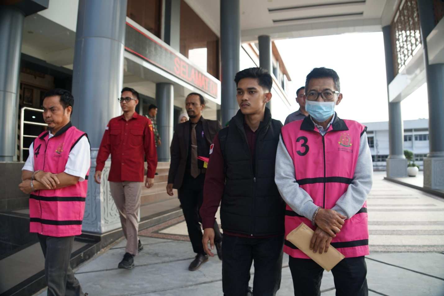 Jual Batu Bara Ilegal, ASN Kementerian ESDM dan Pengusaha Diborgol Kejati Kaltim