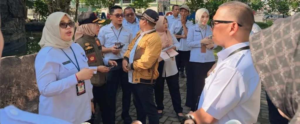 Pemkot Samarinda Kaji Usulan Pembongkaran Menara Lampu Hias di Taman Samarendah