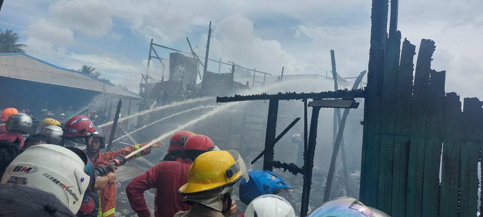 Lima Rumah Rata Jadi Arang di Samarinda Seberang, Saksi: Saya Keluar Api Sudah Membesar