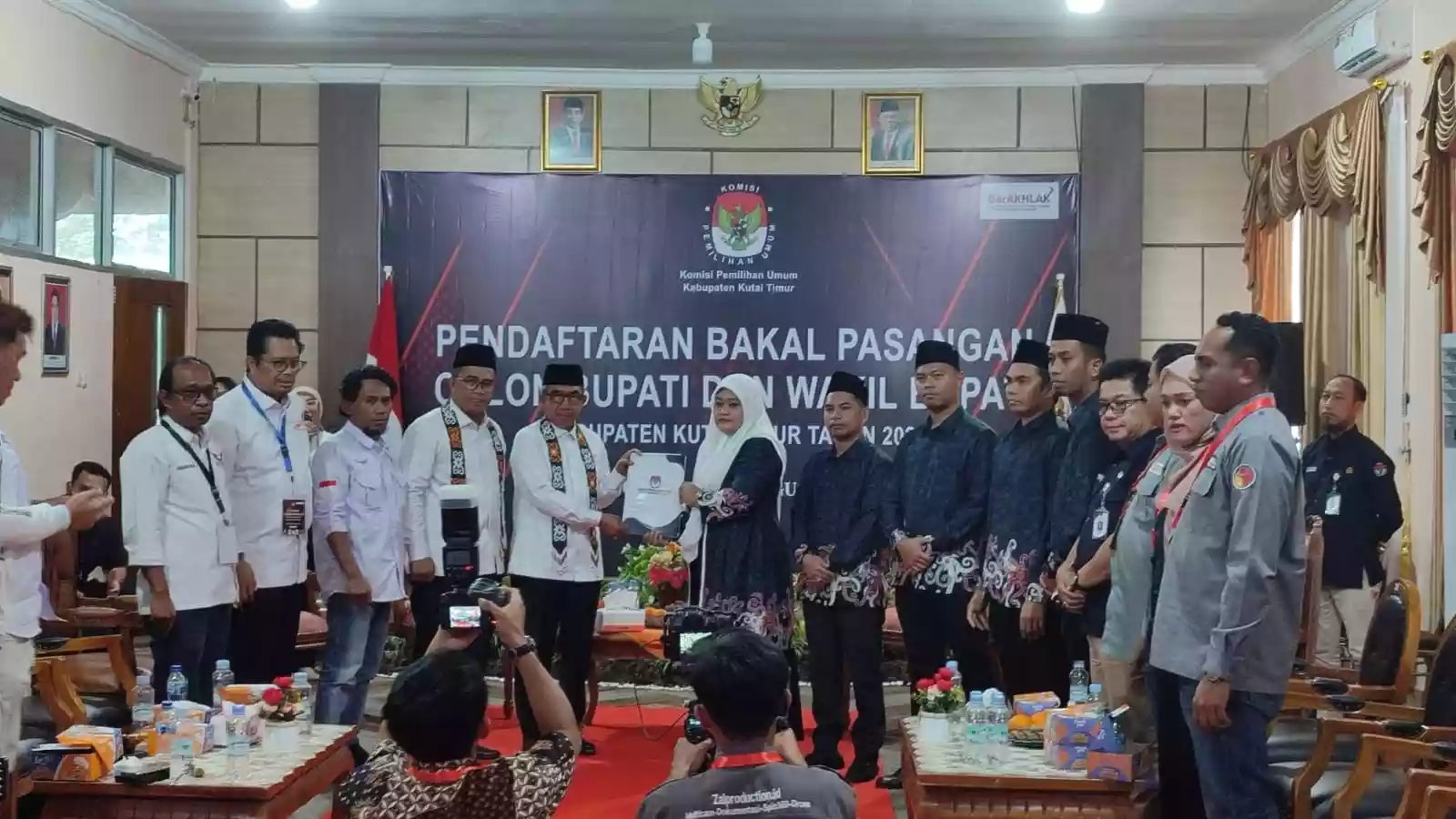 Bapaslon Army Resmi Daftar di KPU Kutim