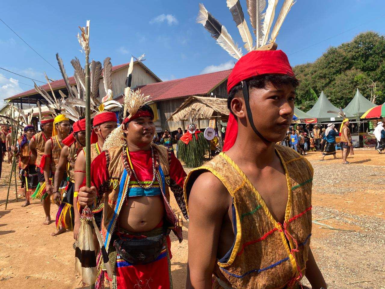 LAPORAN KHUSUS - Dari Festival Budaya Bekudung Betiung Tumbit Dayak di Berau: Tak Boleh Menyentuh Perempuan meski Ibu Kandung