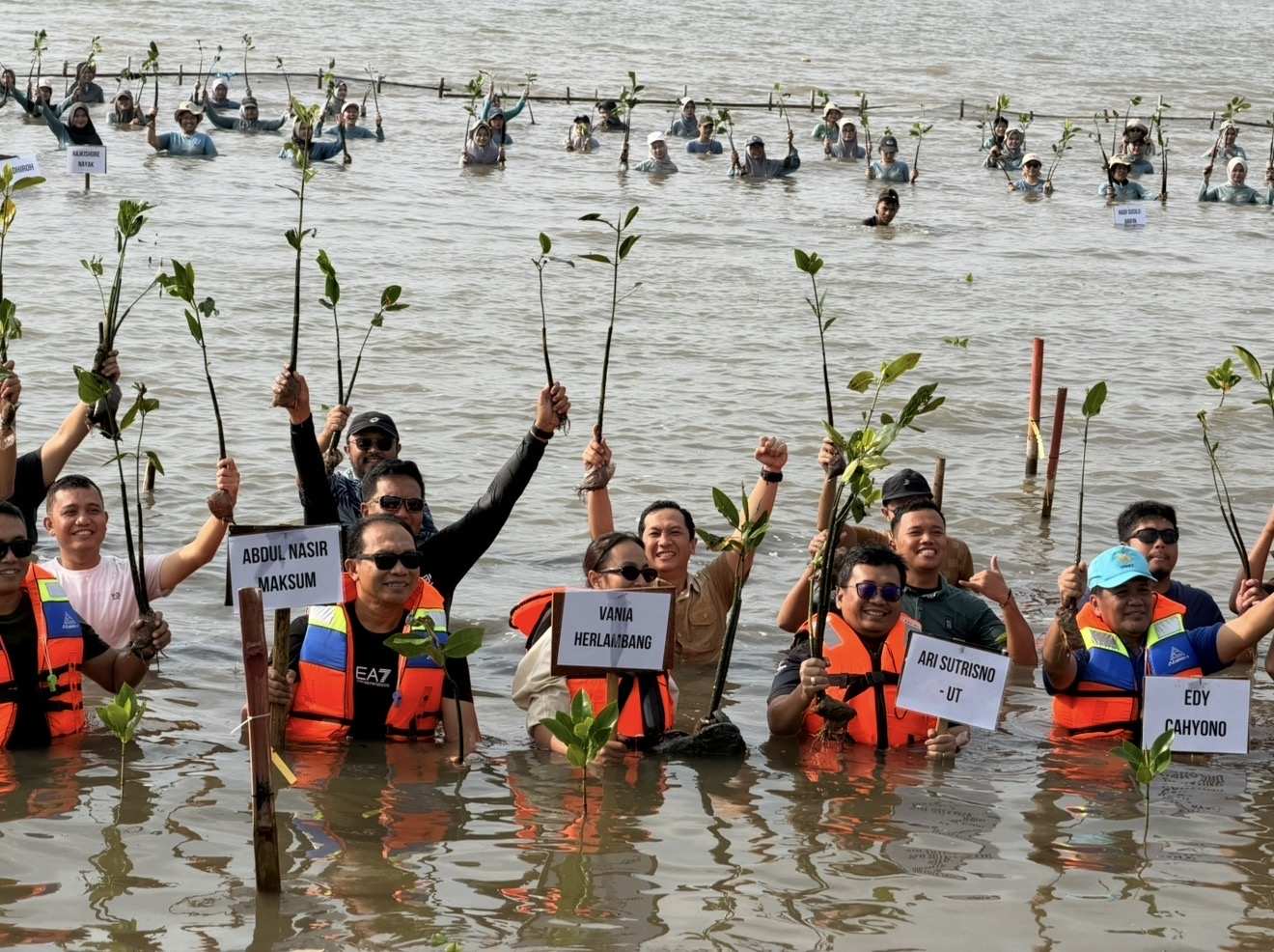 PAMA Group Tanam 2.000 Mangrove Bersama Jurnalis, Perkuat Komitmen Jaga Pesisir Semarang