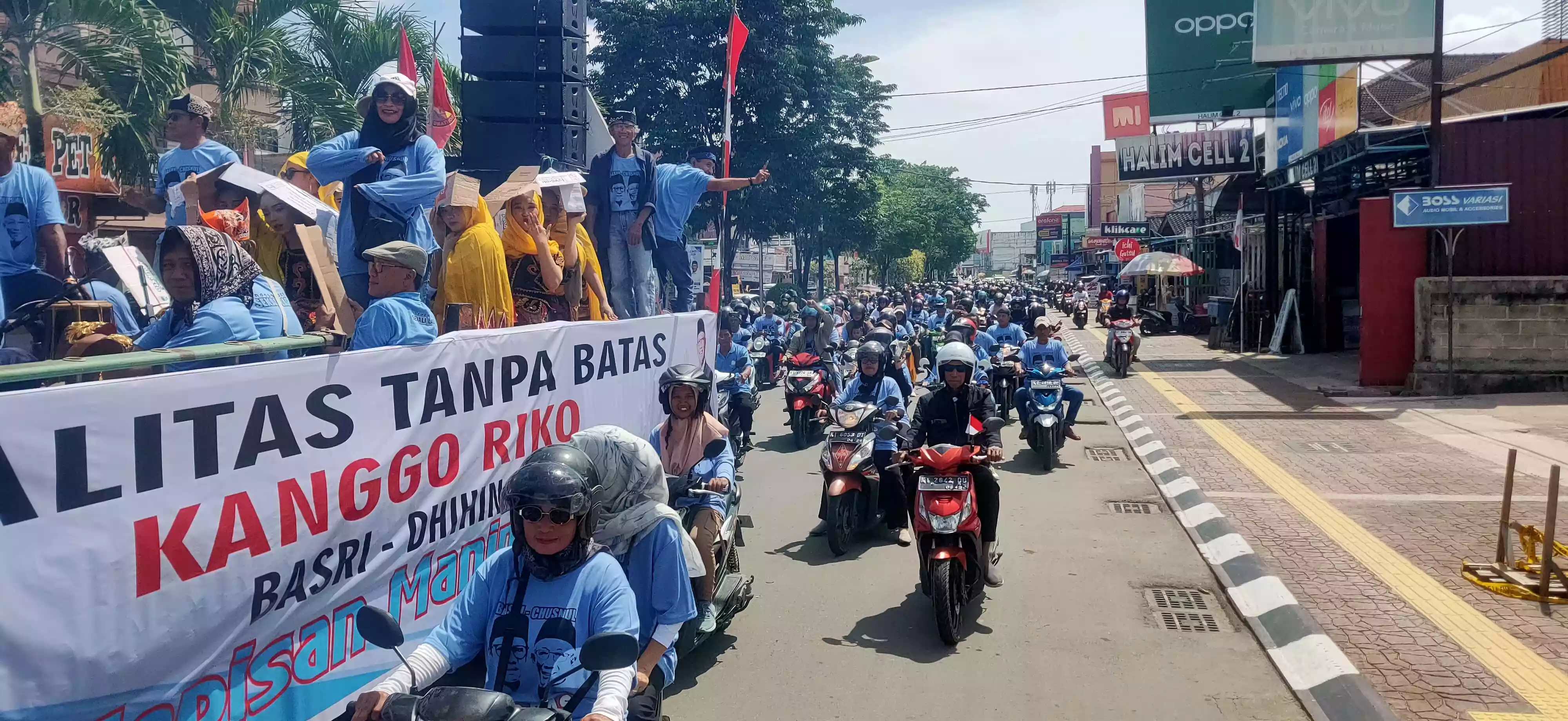 Ribuan Pendukung Iringi Pasangan Basri-Dhihin dalam Perjalanan Menuju KPU Bontang