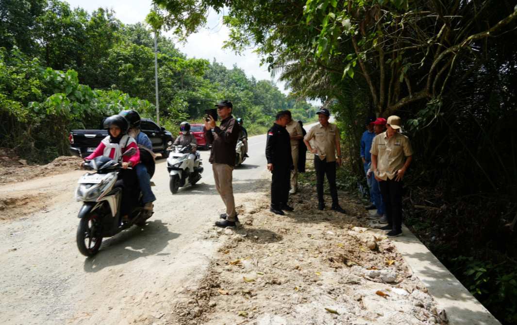 Ruas Jalan Bontang-Muara Badak Masih Rusak