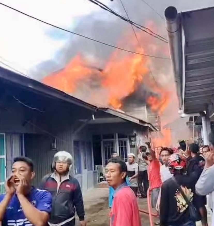 Empat Bangunan di Pulau Panjang Berau Hangus Terbakar, Satu Petugas Damkar Tumbang