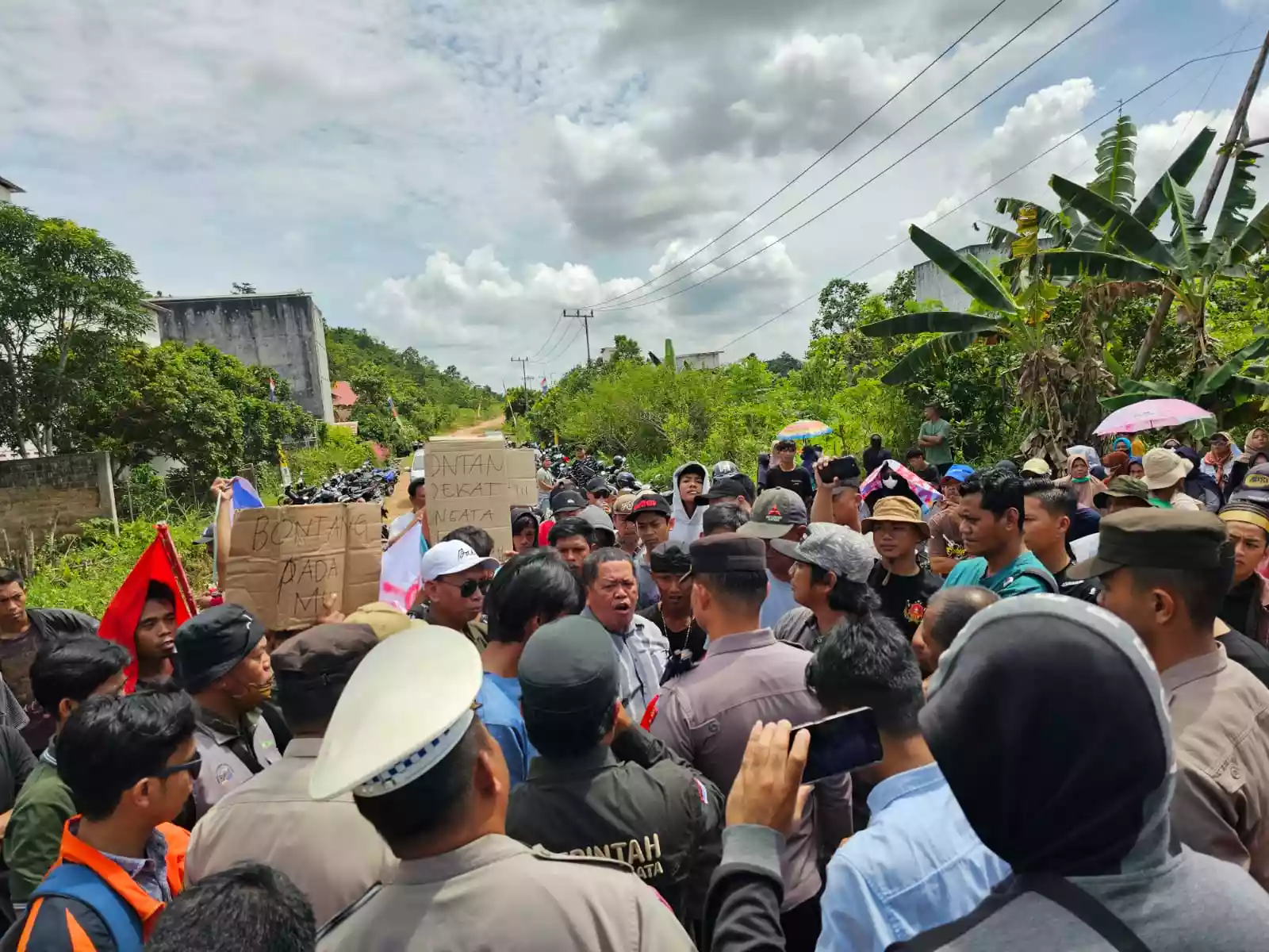 PJ Gubernur Batal Hadir, Warga Kampung Sidrap Kecewa Aspirasi tidak Tersampaikan