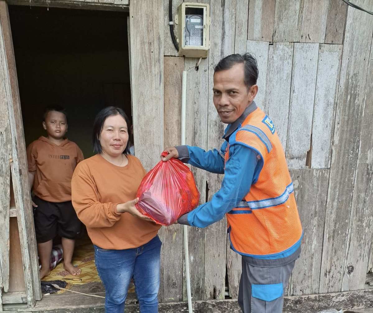Mengalirkan Energi Kepedulian, YBM PLN UP3 Bontang Hadirkan Kebahagiaan Melalui Bantuan Sembako di Wilayah Kabupaten Kutai Timur