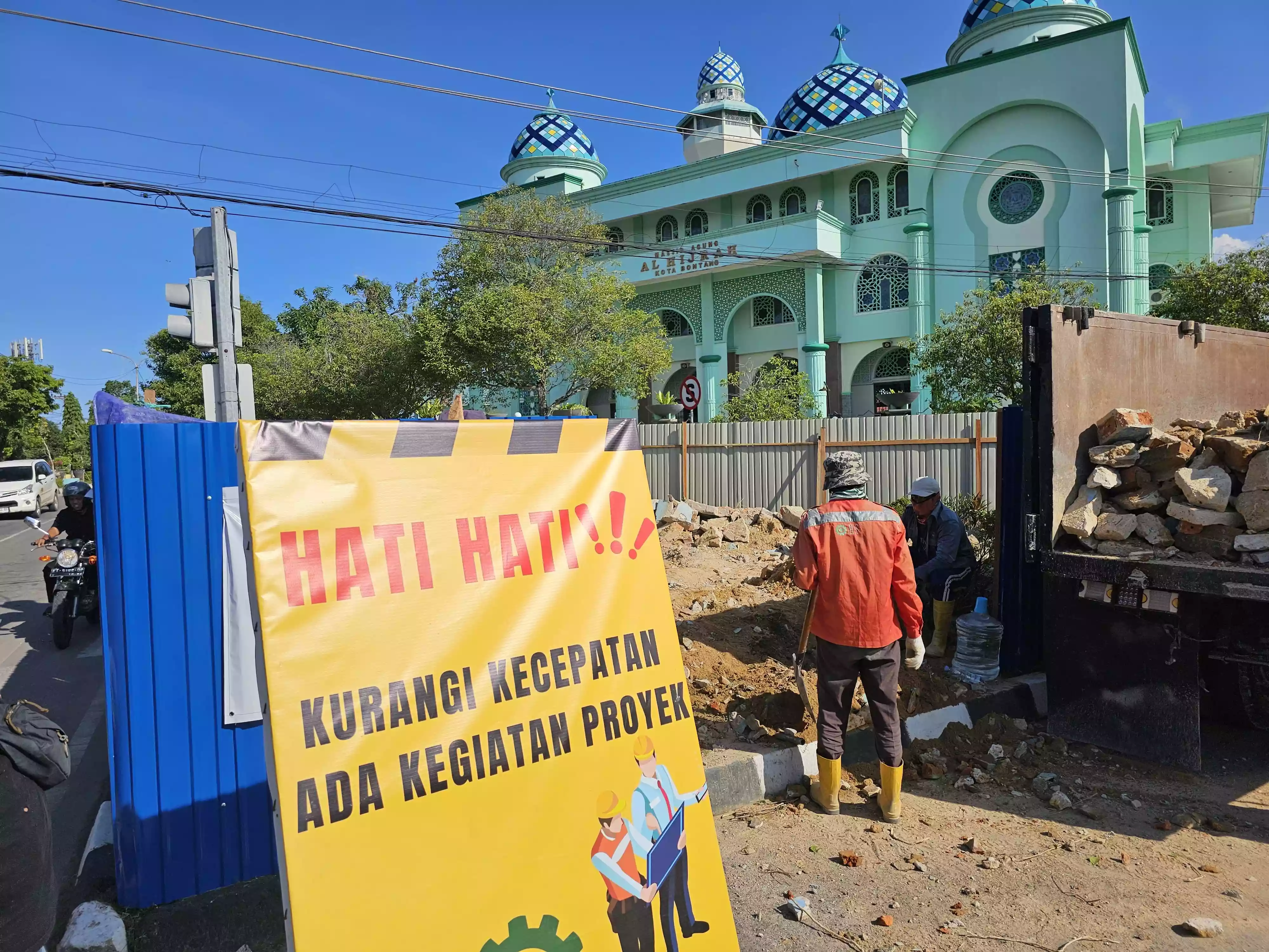 Proyek Tugu PKK Tanjung Laut Masih Tahap Persiapan Pemasangan Besi