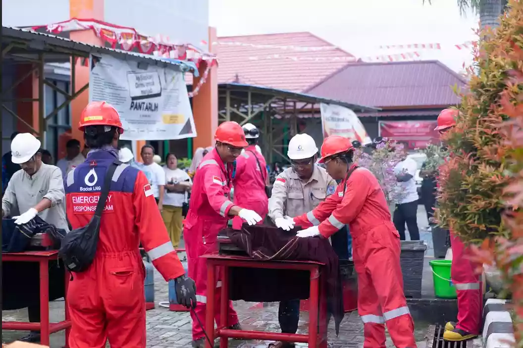 PT Badak NGL Aktif Edukasi Masyarakat Melalui Sosialisasi Pencegahan dan Penanganan Kebakaran SertaKeamanan Jalur Laut di Kelurahan Tanjung Laut Indah