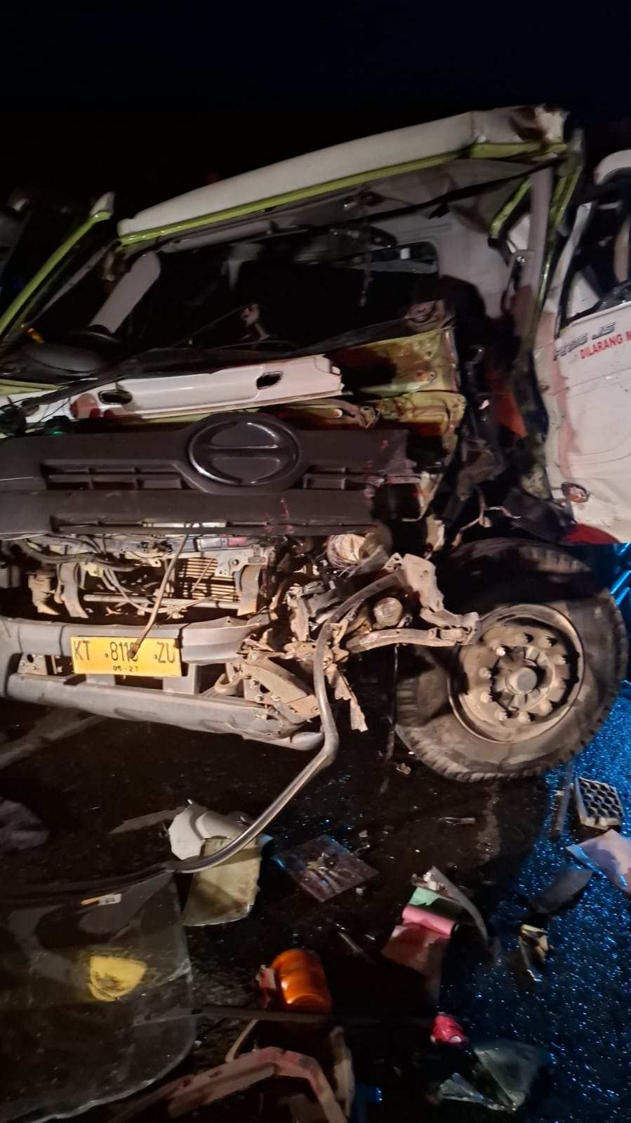 BREAKING NEWS: Truk Pengangkut LPG Melon Terlibat Tabrakan Beruntun di Jalan Poros Bontang-Samarinda, Supir Terjepit