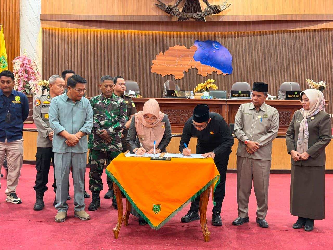 Pemkab dan DPRD Berau Sepakati 4 Raperda Jadi Perda