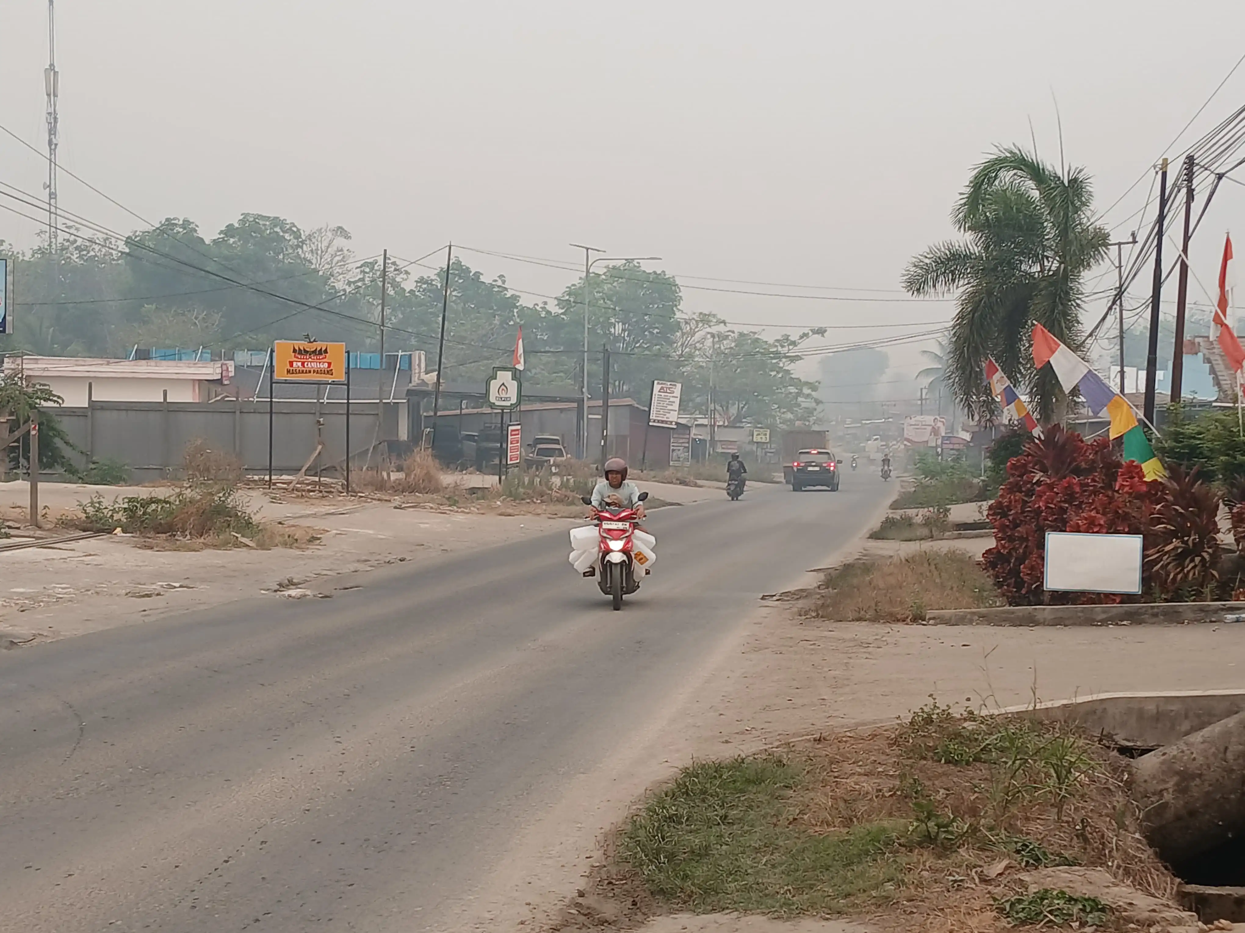 Kualitas Udara Kubar Sempat Berbahaya, Warga Terdesak Kabut Asap