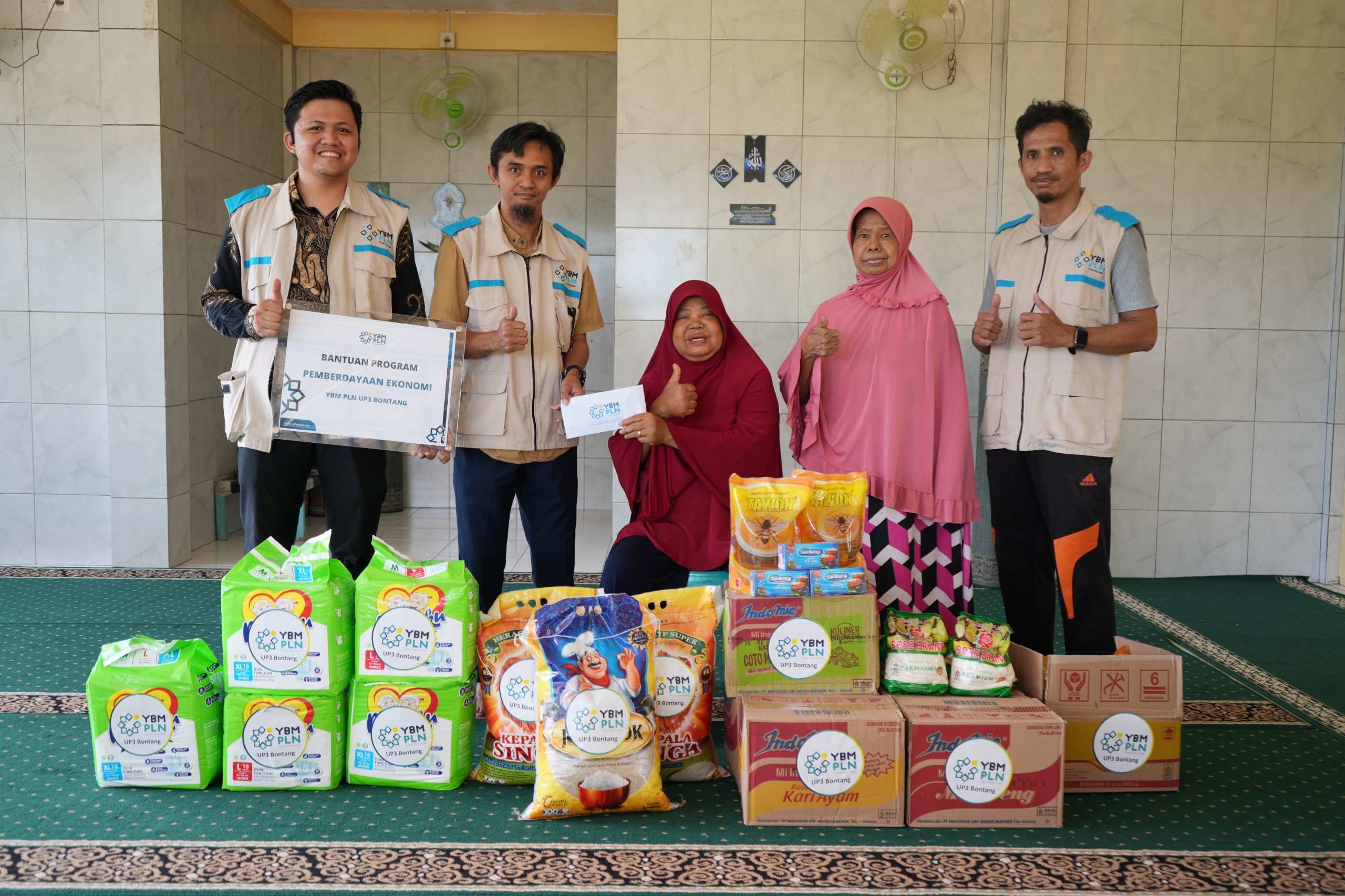 YBM PLN UP3 Bontang Salurkan Bantuan ke Panti Jompo Yayasan Pondok Pesantren Manula Al-Maghfirah
