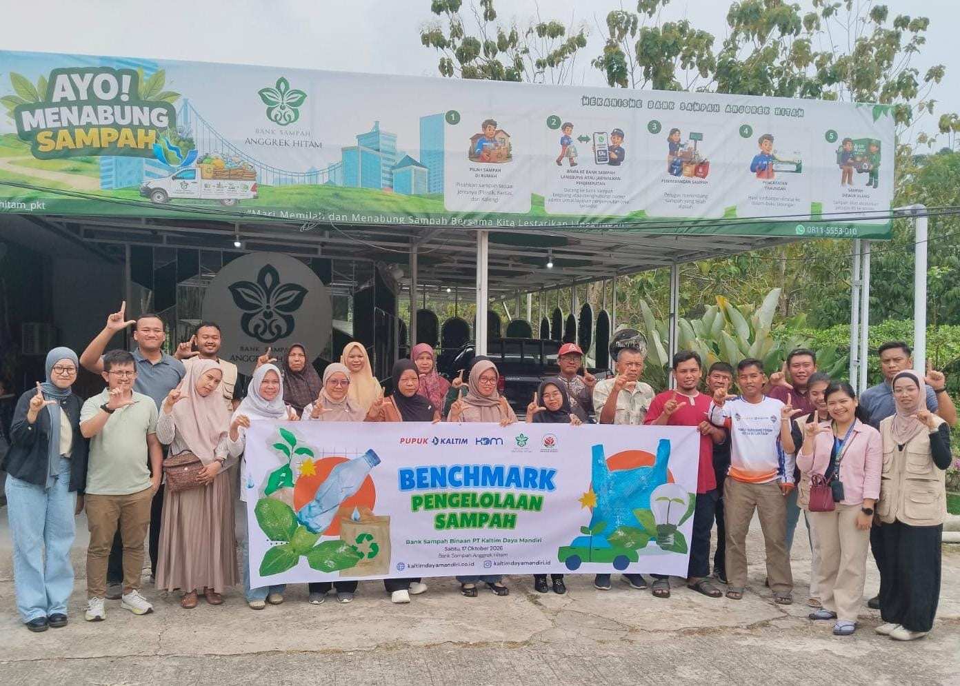 Sampah Jadi Rupiah, PT KDM Bantu Bank Sampah Mawar Merah Loktuan Naik Kelas