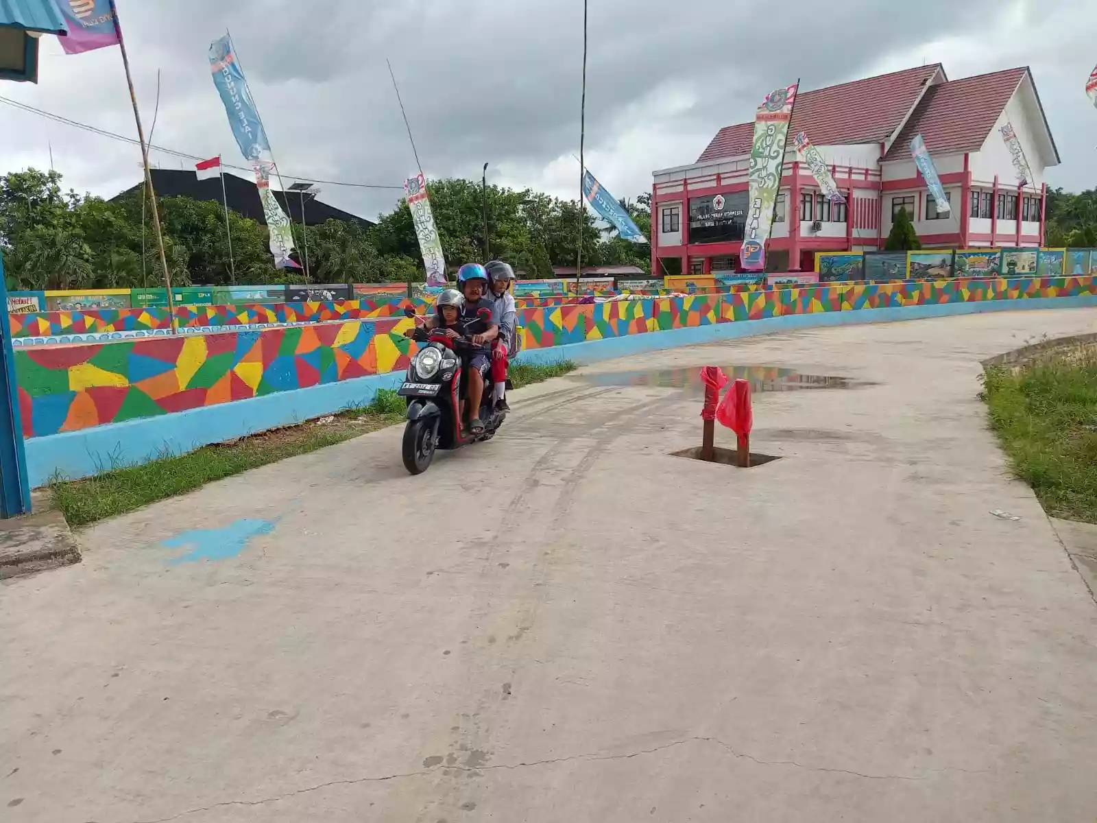 Penutup Jalan di Gunung Elai Hilang Dicuri, Warga Khawatir bakal Terjadi Kecelakaan