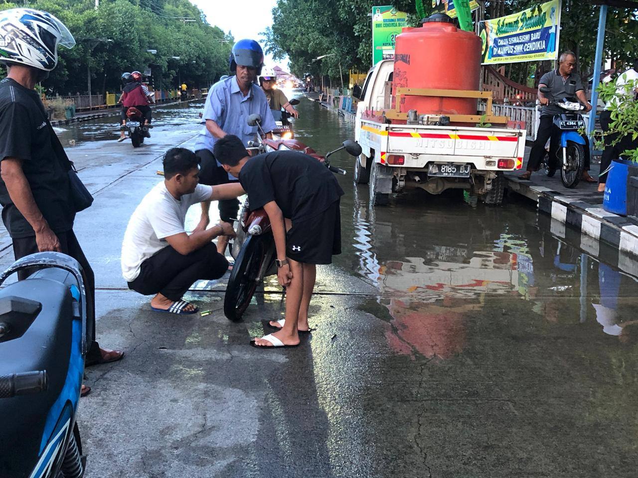 Niat Nongkrong di Bontang Kuala, Eh Malah Kebanjiran