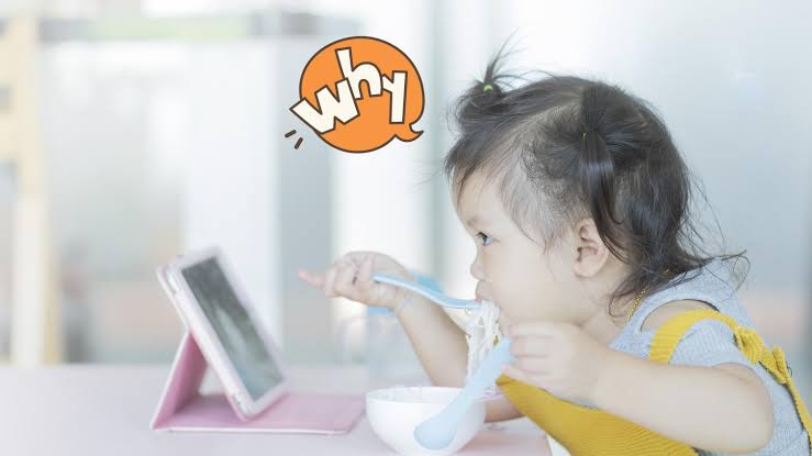 Stop Suguhkan Gadget Saat Anak Makan